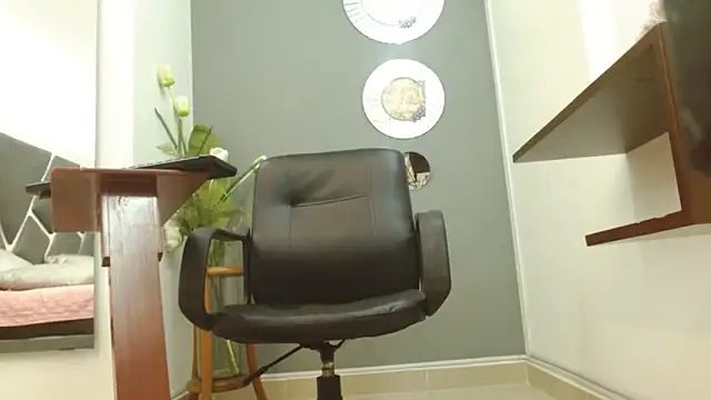 Snapshot of StephyJones1 chatting on 01-11-25, 10:18 StephyJones1 online show from 01-11-25, 10:18