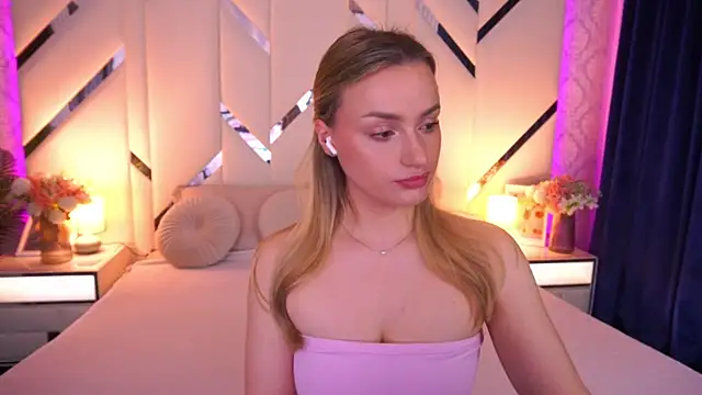 Snapshot of LindsieGreyy chatting on 05-23-26, 06:01 LindsieGreyy online show from 05-23-26, 06:01
