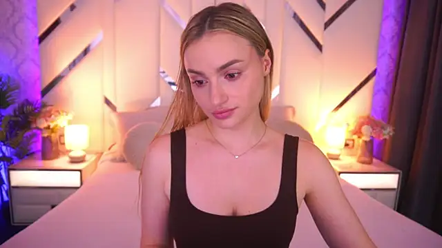 Snapshot of LindsieGreyy chatting on 06-18-26, 12:10 LindsieGreyy online show from 06-18-26, 12:10