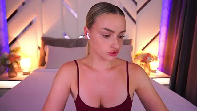Snapshot of LindsieGreyy chatting on 07-14-26, 01:17 LindsieGreyy online show from 07-14-26, 01:17