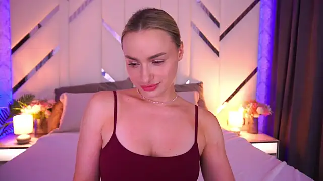 Snapshot of LindsieGreyy chatting on 06-30-26, 01:00 LindsieGreyy online show from 06-30-26, 01:00