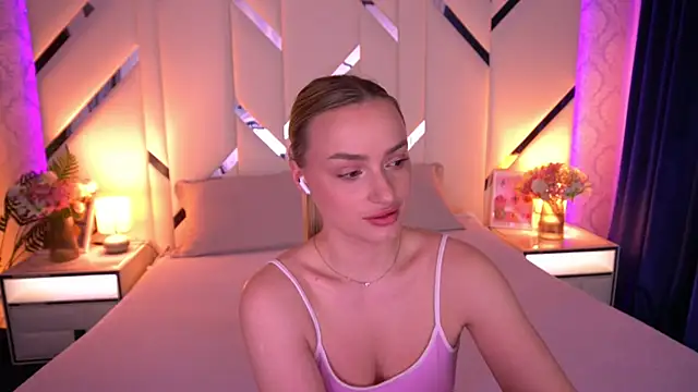 Snapshot of LindsieGreyy chatting on 05-07-26, 01:03 LindsieGreyy online show from 05-07-26, 01:03