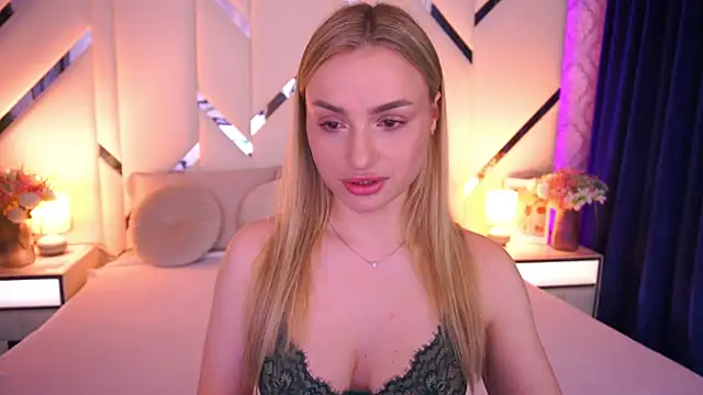 Snapshot of LindsieGreyy chatting on 05-25-26, 06:56 LindsieGreyy online show from 05-25-26, 06:56