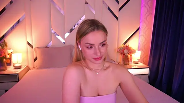 Snapshot of LindsieGreyy chatting on 05-04-26, 12:30 LindsieGreyy online show from 05-04-26, 12:30