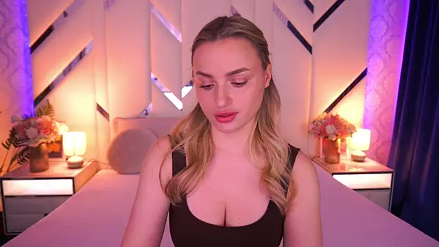 Snapshot of LindsieGreyy chatting on 04-27-26, 06:55 LindsieGreyy online show from 04-27-26, 06:55