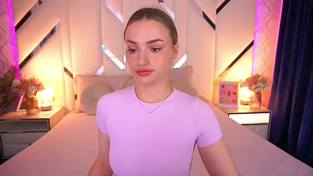 Snapshot of LindsieGreyy chatting on 05-17-26, 05:51 LindsieGreyy online show from 05-17-26, 05:51