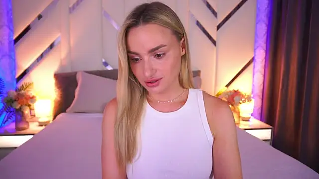 Snapshot of LindsieGreyy chatting on 07-11-26, 01:00 LindsieGreyy online show from 07-11-26, 01:00