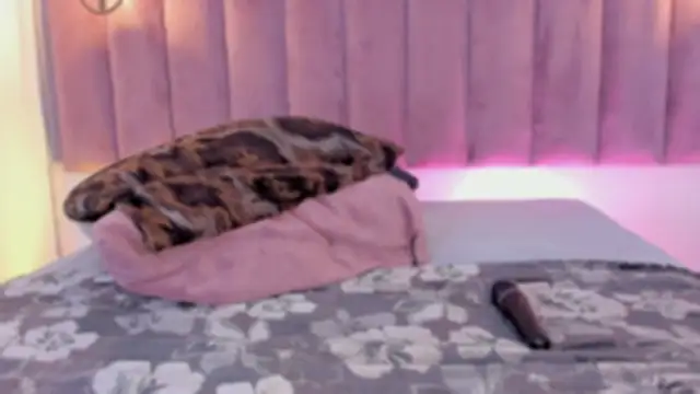 emmiily z online show from 04-21-26, 01:42