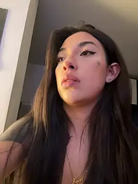 Snapshot of KarolVega- chatting on 02-22-25, 01:11 KarolVega- online show from 02-22-25, 01:11