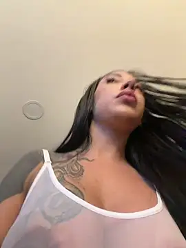 Snapshot of KarolVega- chatting on 02-04-26, 03:18 KarolVega- online show from 02-04-26, 03:18