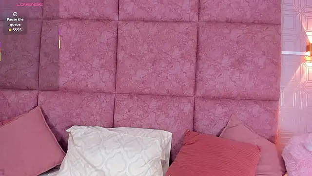 LilyRoxi online show from 12-18-25, 09:40