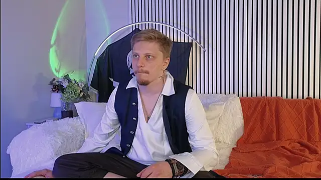 Saint Vicious online show from 10-25-25, 08:09