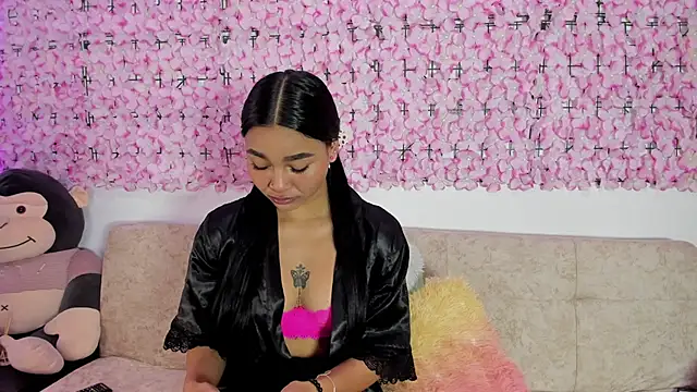 Lynda Bonnie online show from 10-23-25, 01:10