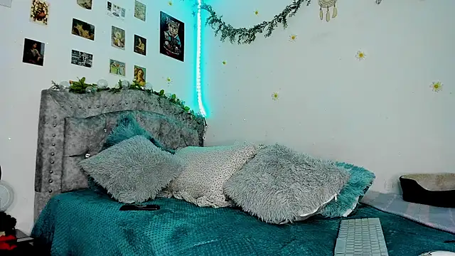 Snapshot of roxxystar_ chatting on 03-09-25, 02:07 roxxystar online show from 03-09-25, 02:07