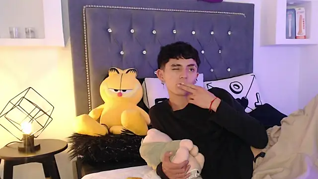 MaikyCooper online show from 03-19-25, 07:29