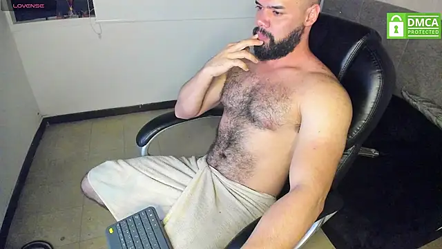 Luke Diaz7 online show from 10-31-25, 04:20