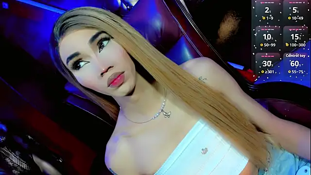 emelly horny  online show from 11-19-25, 07:25