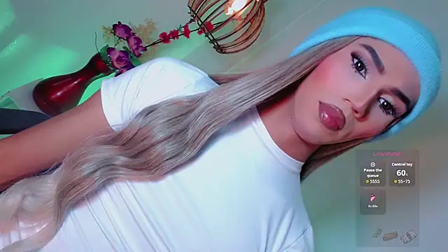 emelly horny  online show from 02-07-26, 07:33