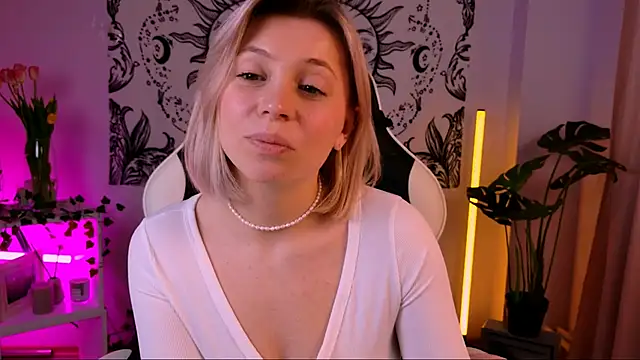 Snapshot of EllySunlover chatting on 03-08-25, 09:06 EllySunlover online show from 03-08-25, 09:06