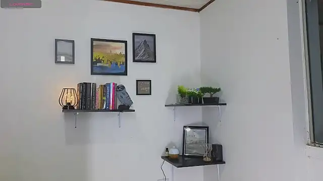 Snapshot of atenea_02_love chatting on 05-31-26, 01:22 atenea 02 love online show from 05-31-26, 01:22