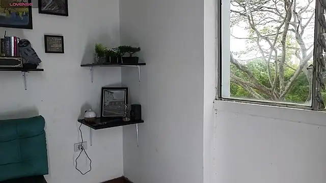 Snapshot of atenea_02_love chatting on 06-02-26, 09:15 atenea 02 love online show from 06-02-26, 09:15