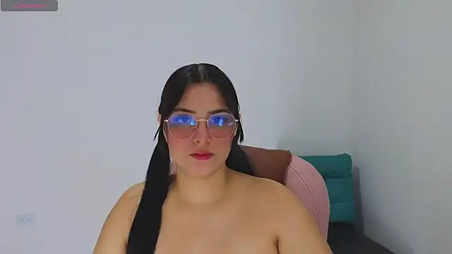 Snapshot of atenea_02_love chatting on 05-14-26, 11:02 atenea 02 love online show from 05-14-26, 11:02