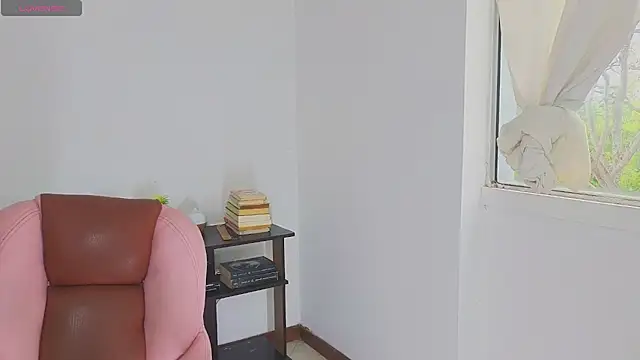 Snapshot of atenea_02_love chatting on 05-24-26, 10:09 atenea 02 love online show from 05-24-26, 10:09