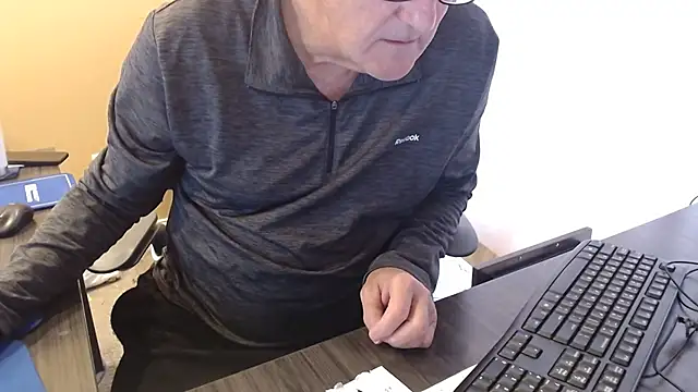 olderandwiser2 online show from 03-03-25, 02:39