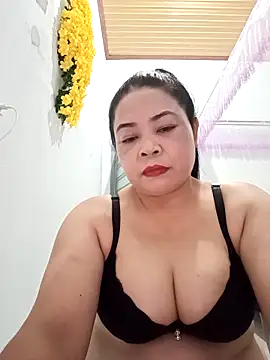 Snapshot of Baby-bigtits2024 chatting on 02-18-25, 01:11 Baby-bigtits2024 online show from 02-18-25, 01:11