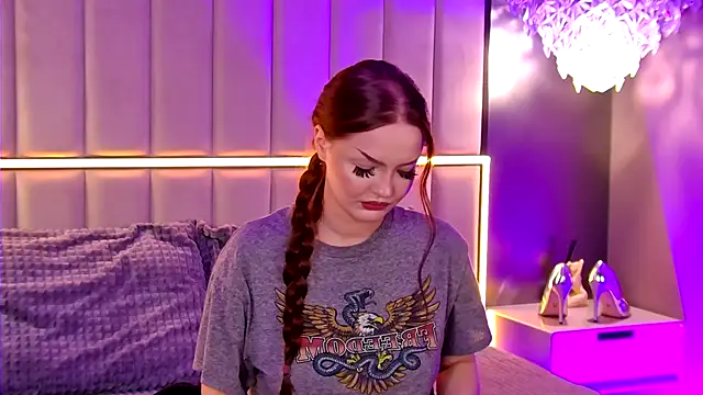 Snapshot of AlexaBright chatting on 10-26-25, 06:41 AlexaBright online show from 10-26-25, 06:41