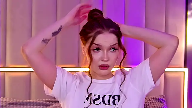 Snapshot of AlexaBright chatting on 10-25-25, 05:02 AlexaBright online show from 10-25-25, 05:02