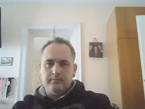 Snapshot of Szolga10 chatting on 10-25-25, 09:41 Szolga10 online show from 10-25-25, 09:41