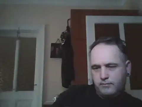 Snapshot of Szolga10 chatting on 03-05-25, 04:24 Szolga10 online show from 03-05-25, 04:24