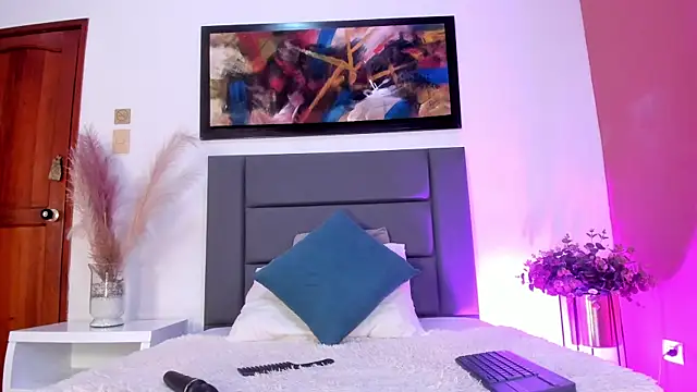 MiaHertz online show from 11-30-25, 03:13