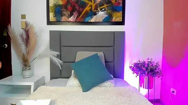 MiaHertz online show from 12-21-25, 03:47