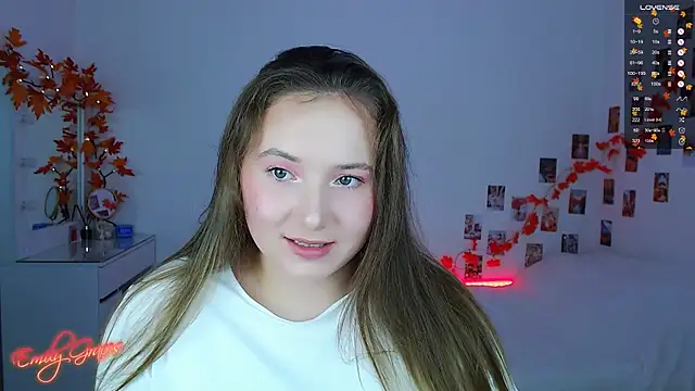 Snapshot of EmilyxxGraces chatting on 09-24-25, 09:10 EmilyxxGraces online show from 09-24-25, 09:10