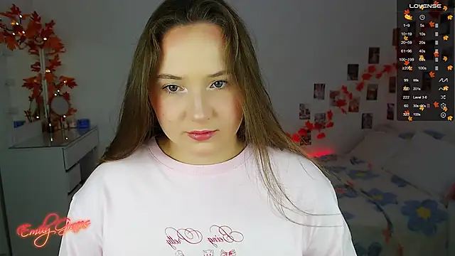 Snapshot of EmilyxxGraces chatting on 10-27-25, 05:36 EmilyxxGraces online show from 10-27-25, 05:36