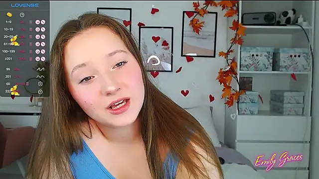 Snapshot of EmilyxxGraces chatting on 03-13-25, 10:54 EmilyxxGraces online show from 03-13-25, 10:54