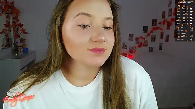 Snapshot of EmilyxxGraces chatting on 09-28-25, 09:00 EmilyxxGraces online show from 09-28-25, 09:00