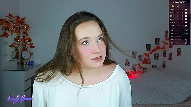 Snapshot of EmilyxxGraces chatting on 09-19-25, 12:47 EmilyxxGraces online show from 09-19-25, 12:47