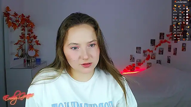 Snapshot of EmilyxxGraces chatting on 09-25-25, 06:14 EmilyxxGraces online show from 09-25-25, 06:14