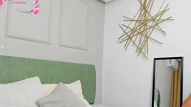 elizabeth 20 online show from 10-30-25, 07:11