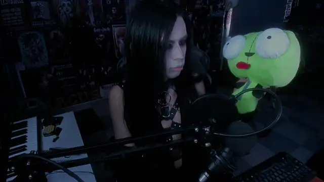 Snapshot of rotten_dreams chatting on 02-19-25, 04:44 rotten dreams online show from 02-19-25, 04:44