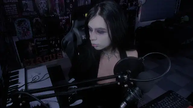 Snapshot of rotten_dreams chatting on 02-18-25, 10:47 rotten dreams online show from 02-18-25, 10:47