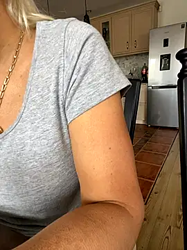 Snapshot of DeboraXporn chatting on 10-17-25, 12:40 DeboraXporn online show from 10-17-25, 12:40