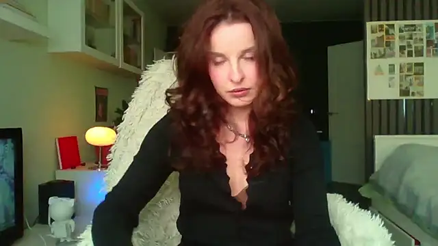 MollyBer online show from 06-15-26, 03:23