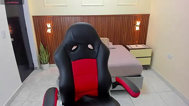 MELINAMARTINS online show from 11-24-25, 07:36