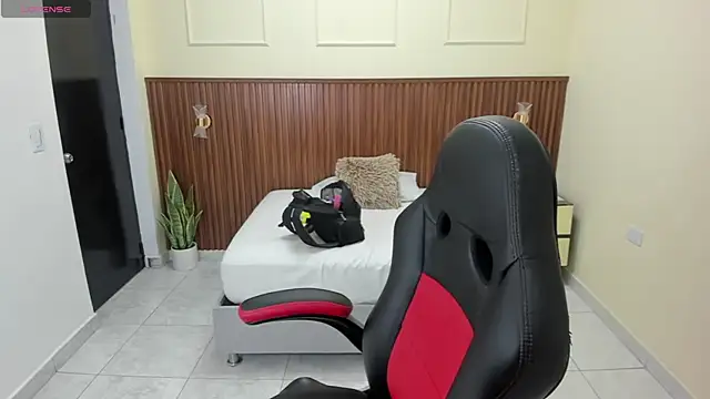 MELINAMARTINS online show from 11-25-25, 07:03