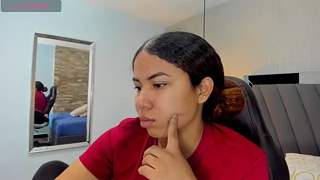 MELINAMARTINS online show from 01-10-26, 07:53