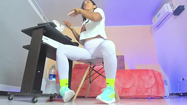 Snapshot of cristal_crossfitx chatting on 02-19-26, 10:23 cristal crossfitx online show from 02-19-26, 10:23